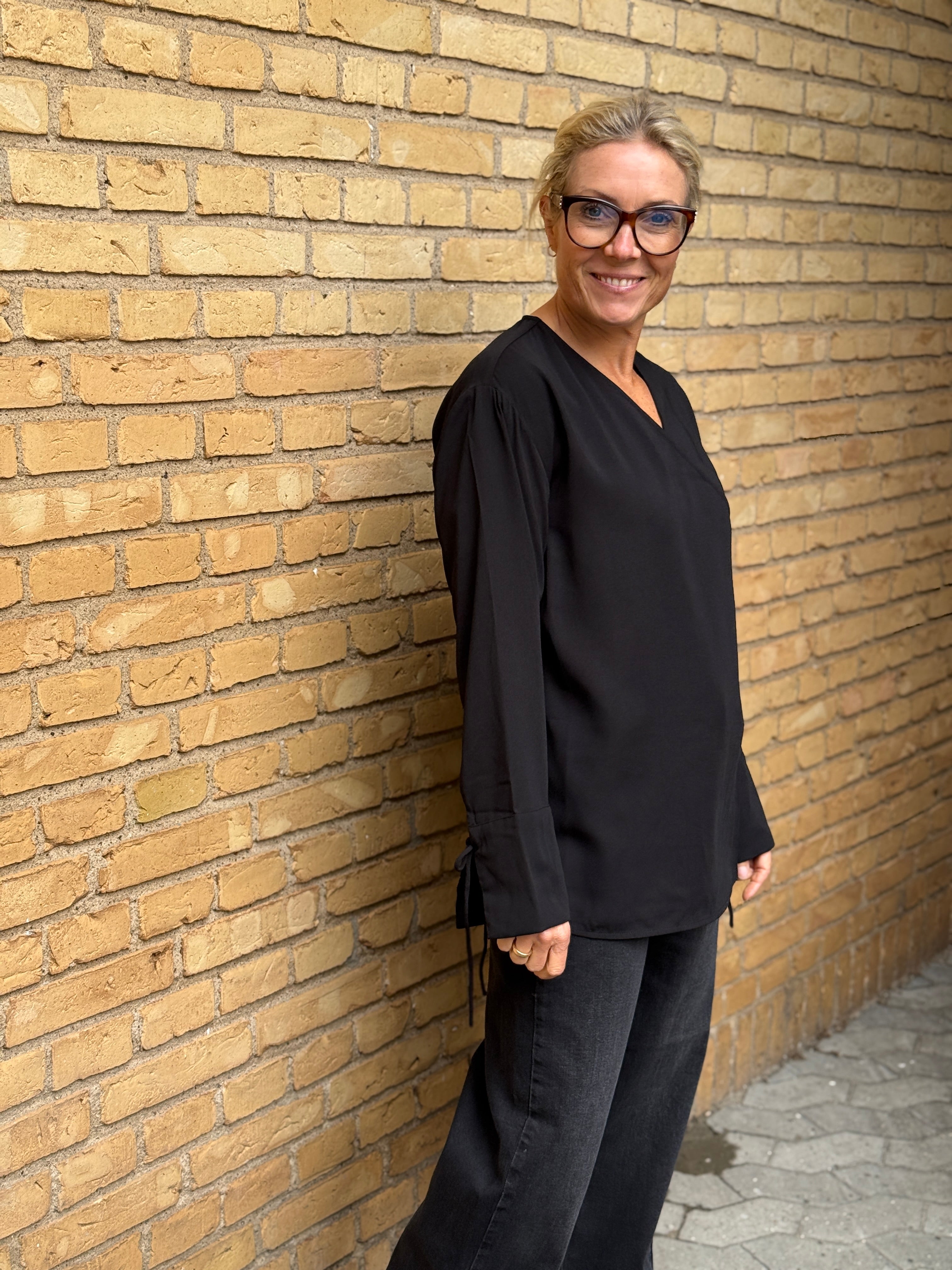 AWETTA Top - Black